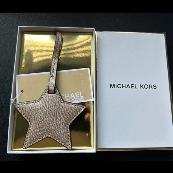 Michael Kors Gold Star charm ⭐️ - Picture 1 of 2